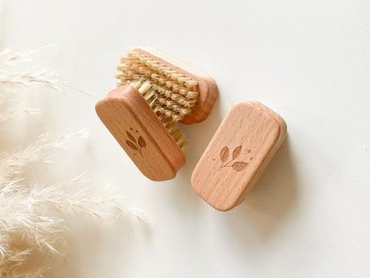 Brosse à ongles bébé en bois avec fibres naturelles douces