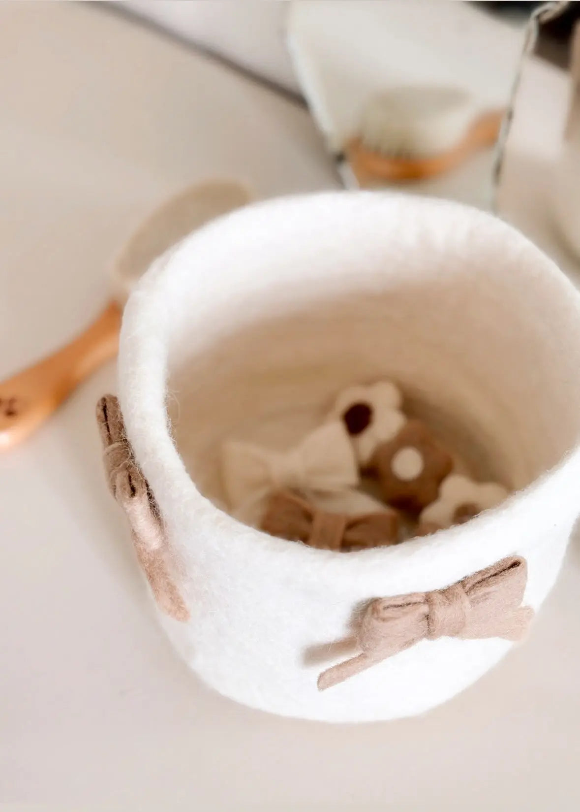 Duo de Barrettes en Laine Feutrée – Écru & Beige Bee Bohème