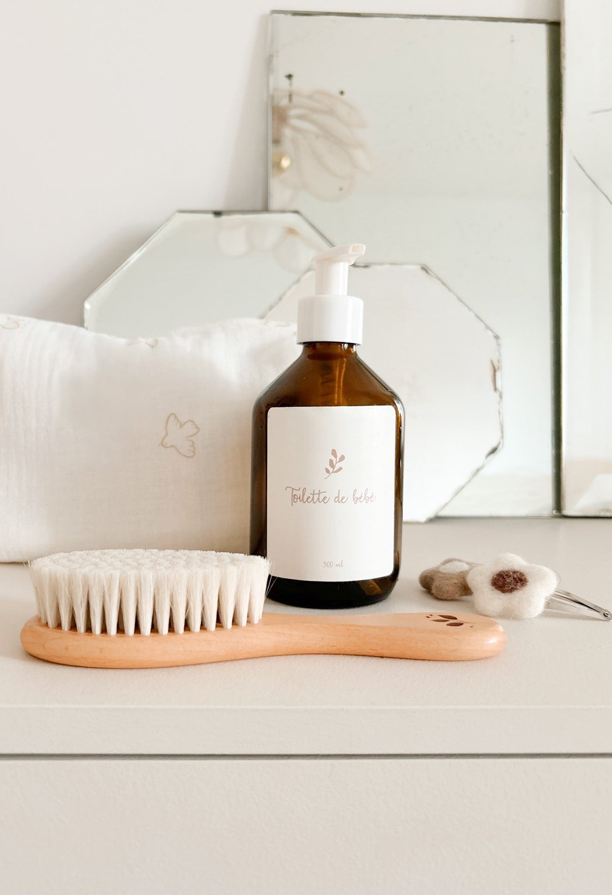 Brosse pour le soin des cheveux de bébé en bois et poils doux