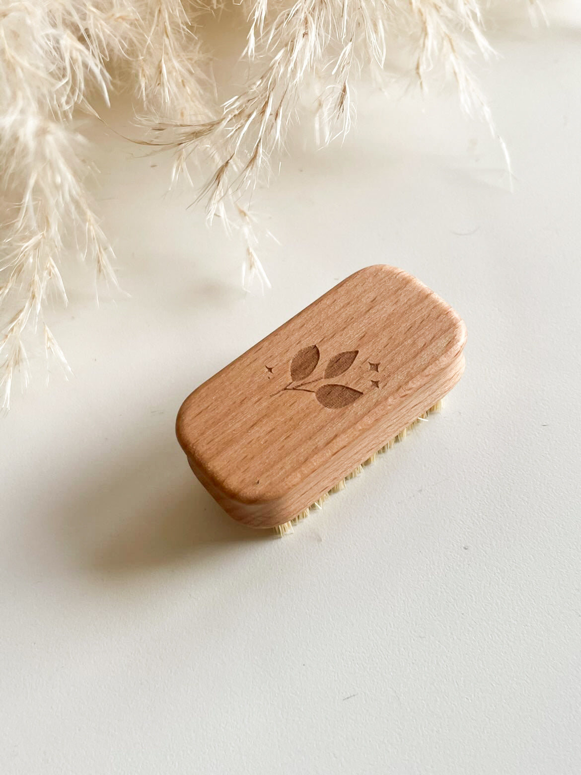 Brosse à ongles pour bébé en bois et fibres naturelles