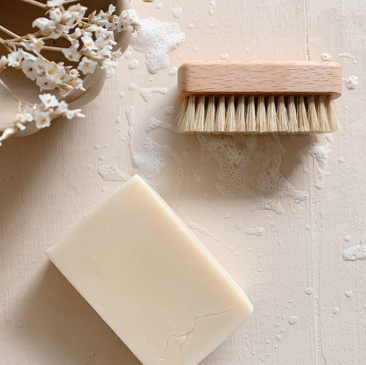 Brosse à ongles pour bébé et enfant pour le soin des petites mains