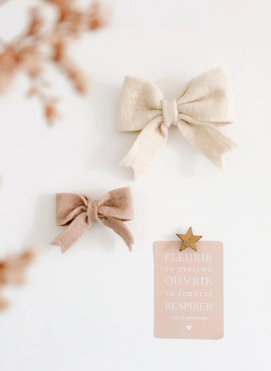 Duo de Nœuds Muraux en Laine – Blanc &amp; Blush Bee Bohème
