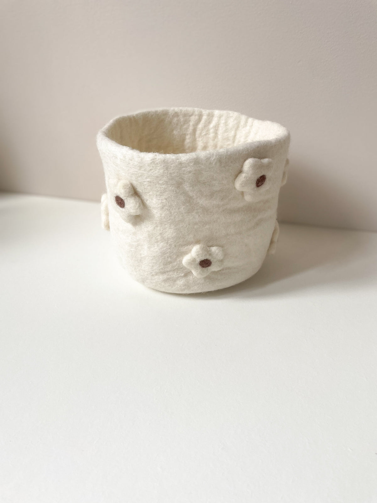Panier de rangement à fleurs en laine feutrée pour chambre enfant
